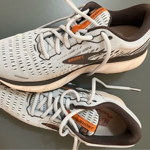 Brooks Ghost 13 Women’s Running shoe/Size 8.5
